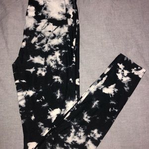 black and white leggings